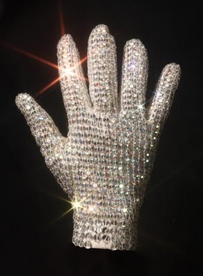 Michael_Jackson_Bad_Tour_Glove_-_Julian\'s_Auction_2010.jpg