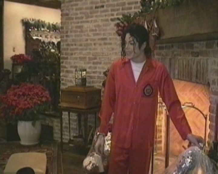 Michael-for-Christmas-3-michael-jackson-9506769-720-576.jpg