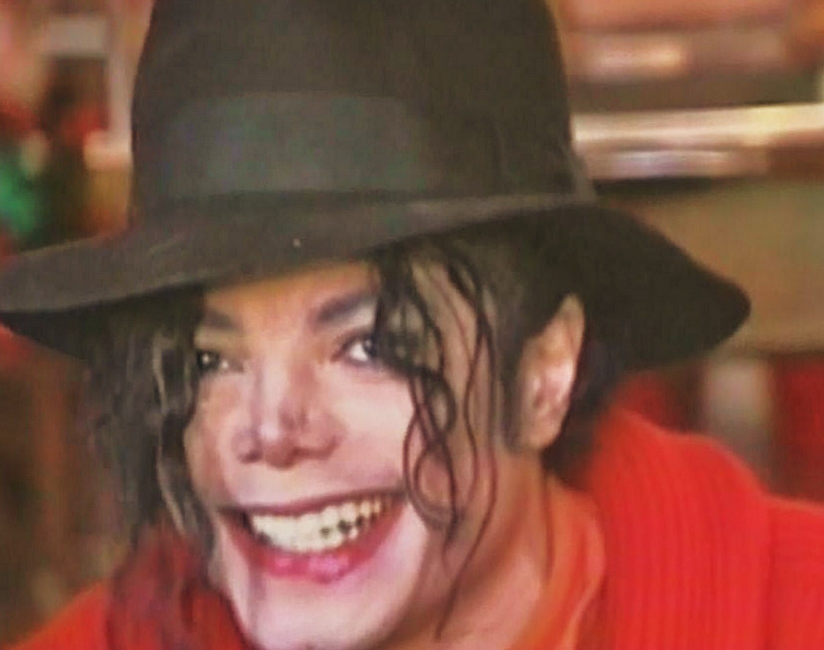 MJ-and-his-super-soaker-michael-jackson-16477640-1651-1303.jpg