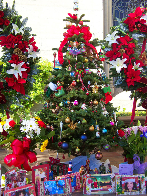 Christmas2010ToMJ_small.jpg