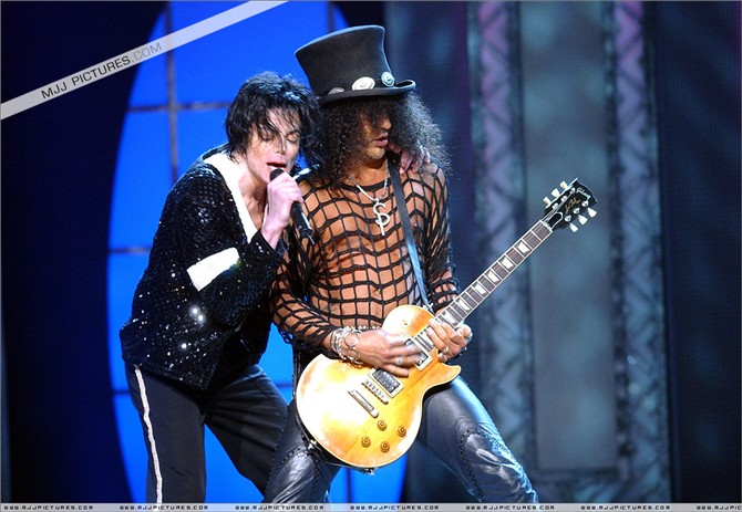 MJ和吉他手Slash.jpg
