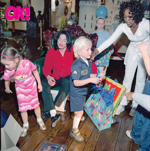 2003   Paris, Michael and Prince at Prince\'s 6th birthday in 2003.jpg