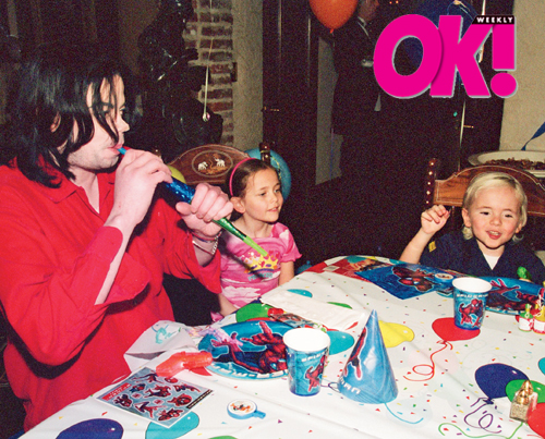 2003  Michael and Paris help Prince celebrate his 6th birthday with a Spiderman-.jpg