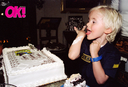 2003  Who needs a fork     Not Prince, at his 6th birthday party in 2003 小.jpg