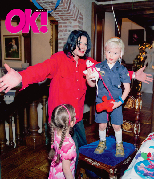 2003  Paris, Michael and Prince at Prince\'s 6th birthday party in 2003.jpg