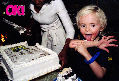 2003  Eat the cake, not your arm, Prince! 小 .jpg