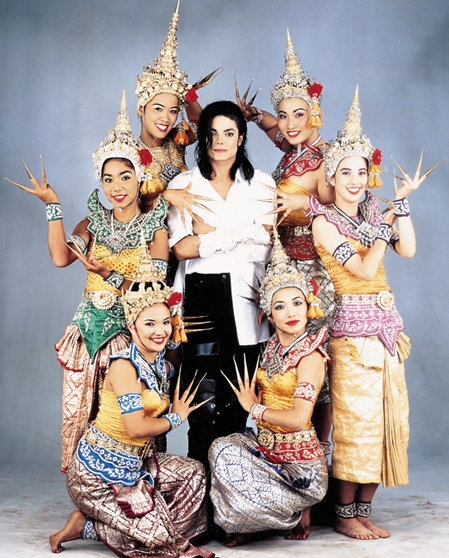 -MJ-michael-jackson-24241073-449-558.jpg