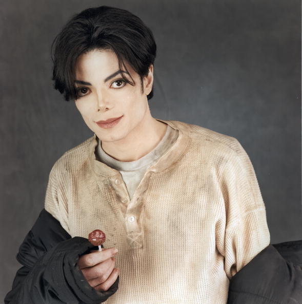 Michael-michael-jackson-8499584-589-594.jpg