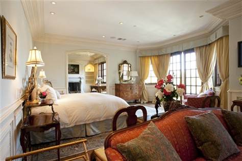 jackson house auction-1031134041_v2.grid-6x2.jpg