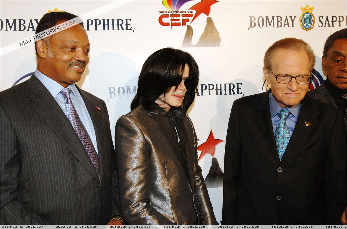 michael-attends-his-long-time-friend-jesse-jacksons-66th-birthday-party-in-la(34.jpg
