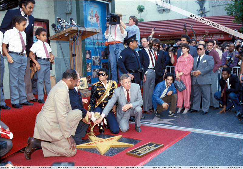 Hollywood-Walk-Of-Fame-michael-jackson-7215471-1200-834_副本.jpg