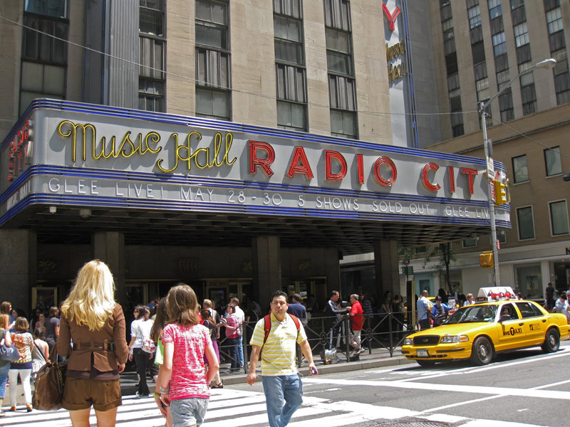 003_RadioCity_GleeLive_052910_副本.jpg