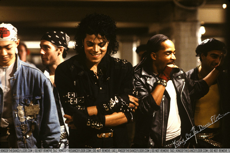 Bad-michael-jackson-17131780-1600-1066_副本.jpg