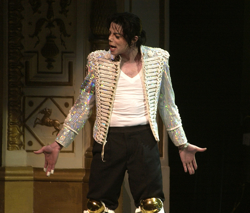 Apollo-Theater-2001-michael-jackson-24820778-2560-2181.jpg