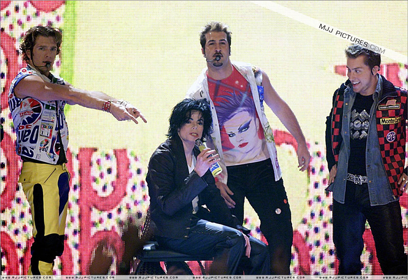 Michael-with-N-sync-michael-jackson-7175719-1200-825_副本.jpg
