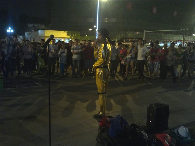 成都十二桥表演.jpg