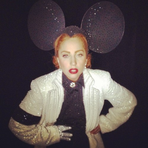 -Lady-Minnie-Gaga-in-Philip-Treacy-and-Michael-Jackson-lady-gaga-32208261-500-500.jpg