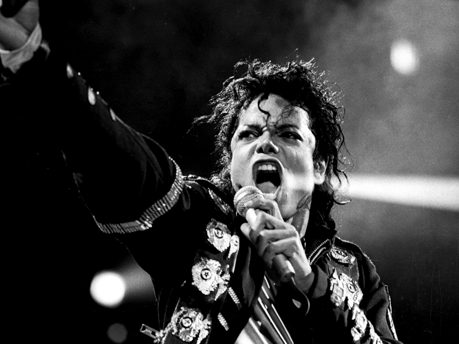 MJ-wallpapers-michael-jackson-31128130-1600-1200.jpg