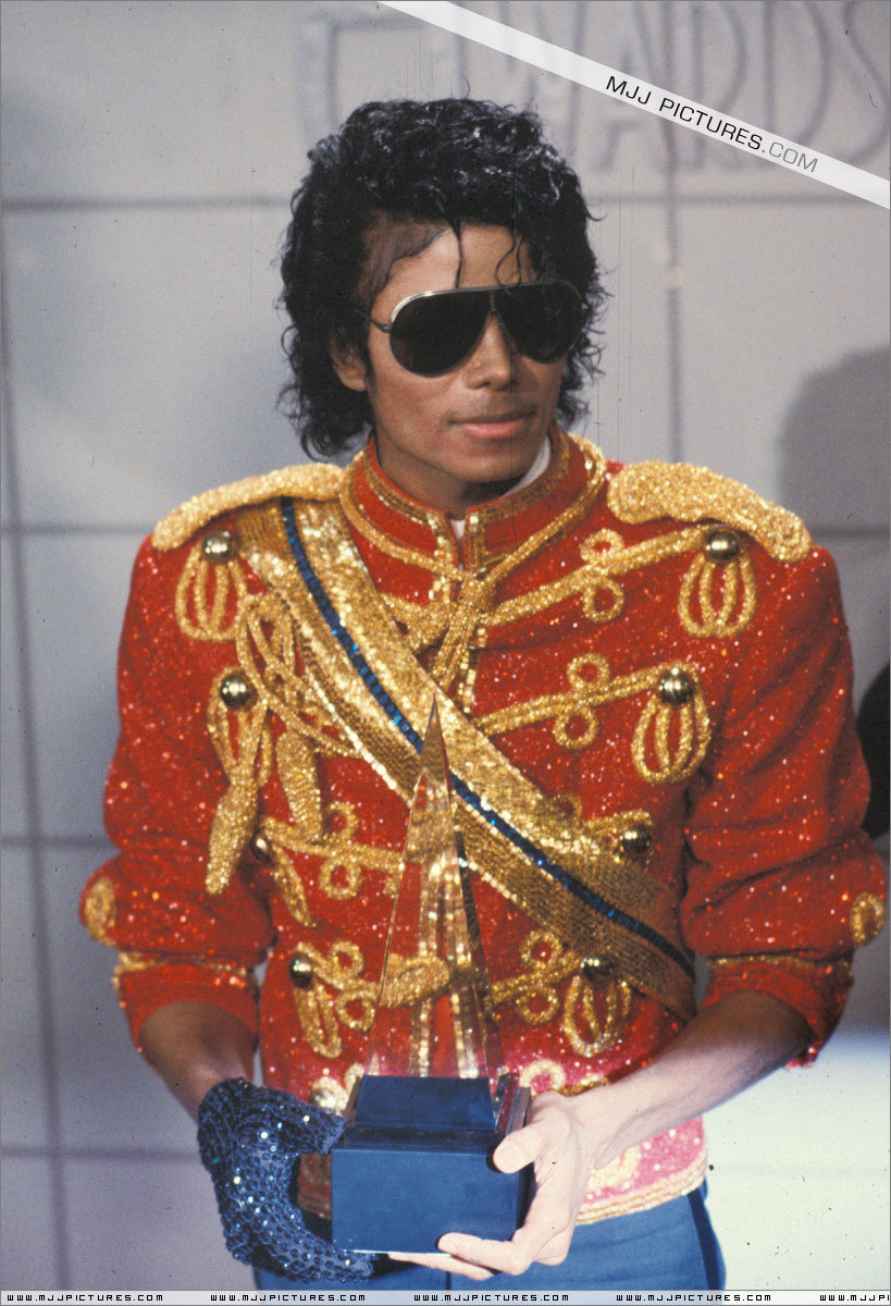 The-11th-American-Music-Award-michael-jackson-7198792-819-1200.jpg