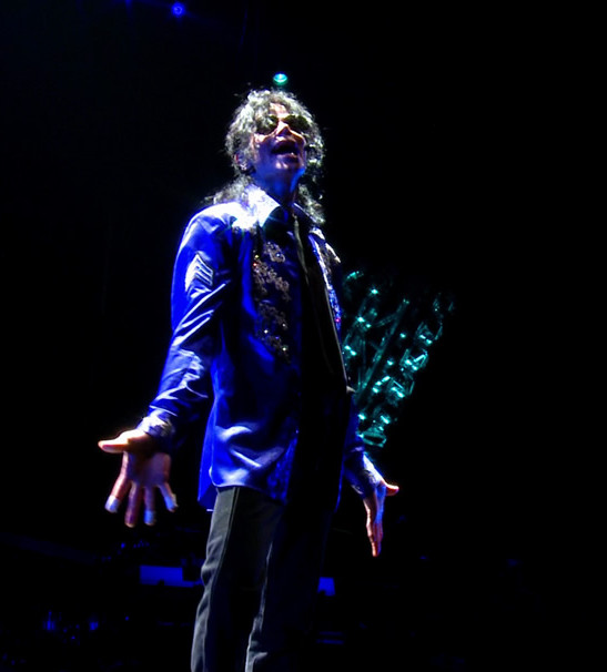 This-is-it-michael-jackson-2002-2009-25712664-1100-607_副本.jpg