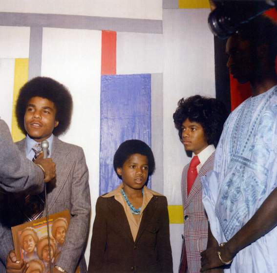 michael-jackson-jackson-family-photos-12.jpg