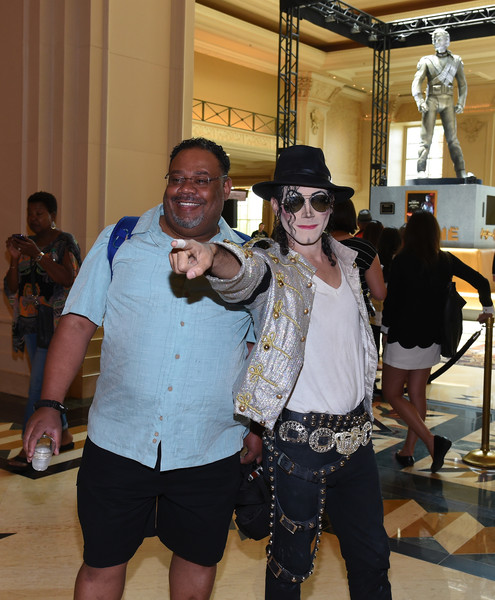 Michael Jackson HIStory Statue Unveiled Mandalay m5zQWaBNMbyl.jpg