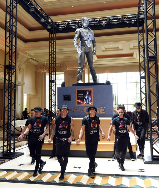 Michael Jackson HIStory Statue Unveiled Mandalay F1UUD9AdFwMl.jpg