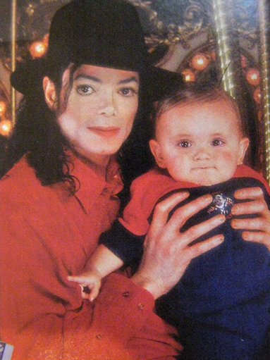 micahel-and-prince-prince-michael-jackson-11343255-767-1023.jpg