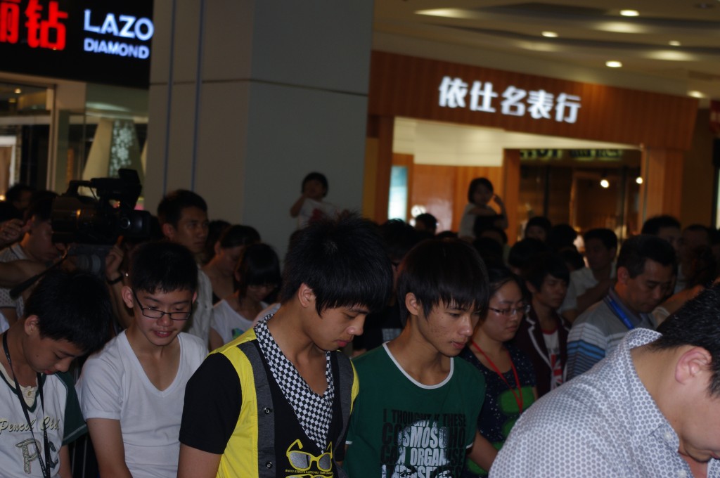 全场默哀1分钟