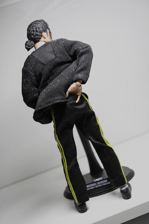 模仿那啥时尚杂志上的照片(这玩意脚踝太软,不靠支架根本站不住)