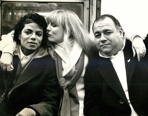 胖胖的经纪人，女的不知是谁