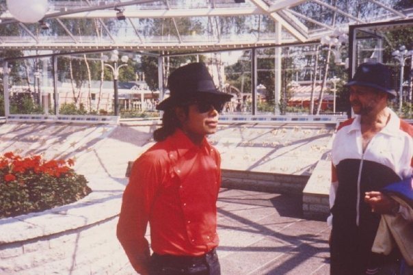 MJInSwedenAmusementPark.jpg