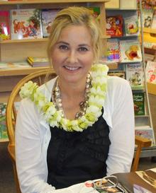220px-Maureen_McCormick_Maui_crop.JPG