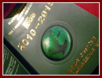 封面：这个地球图案好像是3D的