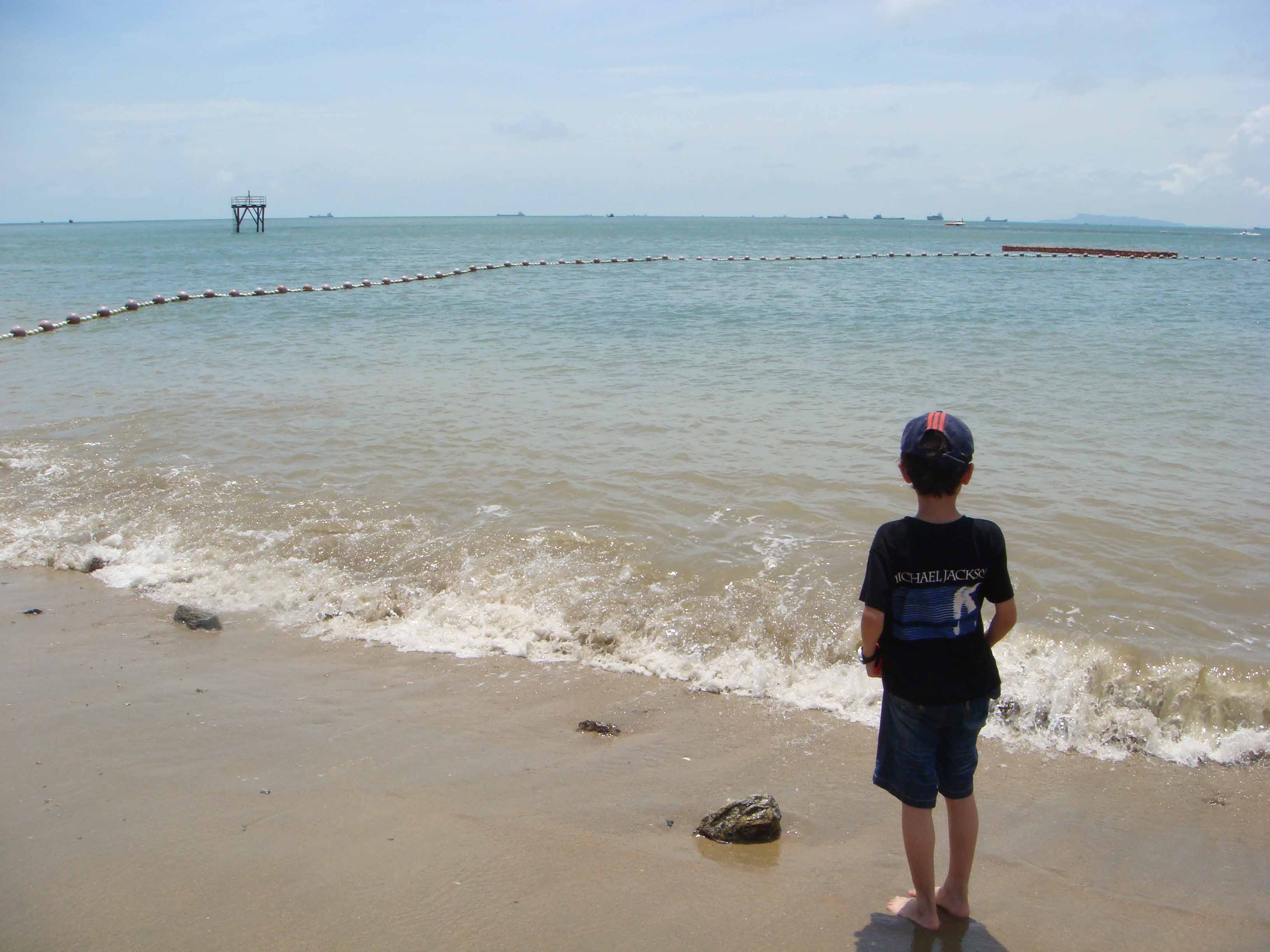 Michael  我们一起看大海好吗，过生日你一定要开开心心哦......