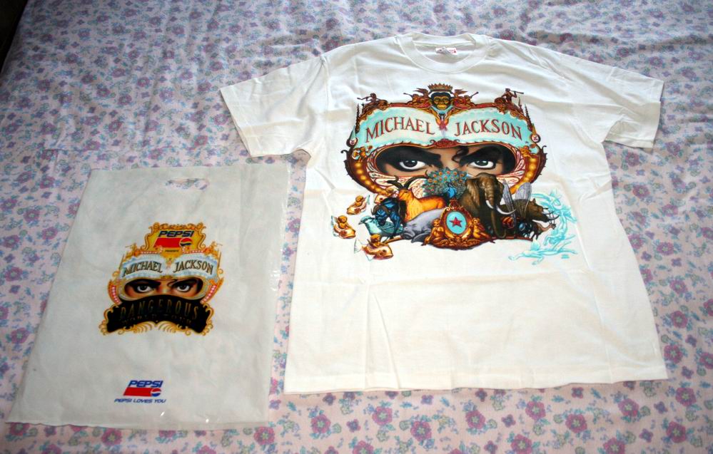 DANGEROUS TOUR TEE 正面