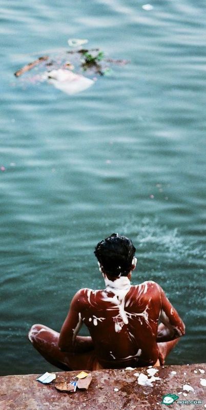 他前面看不清的就是尸体