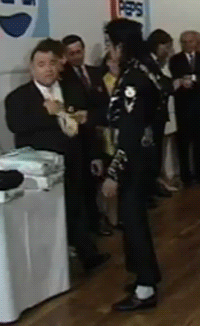 擦泪.gif