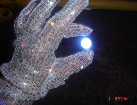 大会赠送的手套.jpg